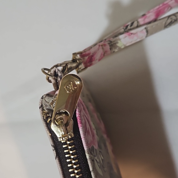 Adrienne Vittadini Wristlet, OS, tan with pink roses. - Picture 8 of 9